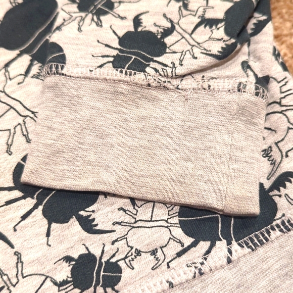 EUC H&M sweatshirt Mud and Bugs - Picture 4 of 6